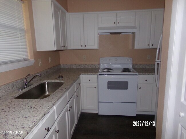 Building Photo - 5707 Lake Dr