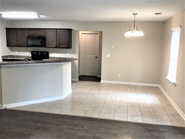 Building Photo - 108 Crooked Oaks Dr