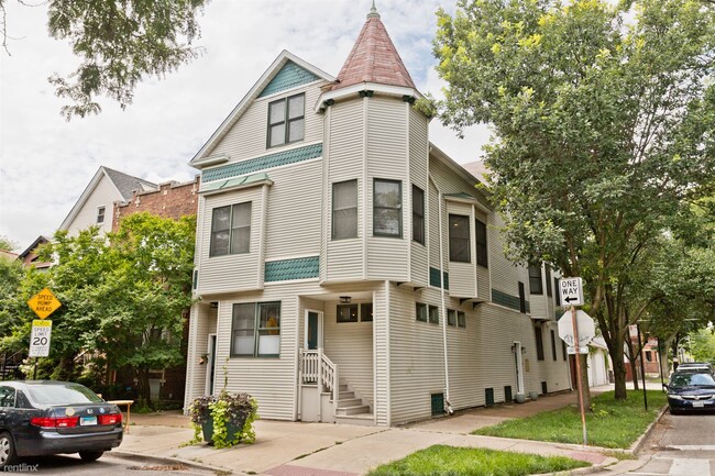 Building Photo - 3 br, 2 bath Condo - 3656 N Paulina St