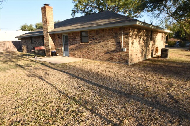 Building Photo - 522 Moonlight Trl