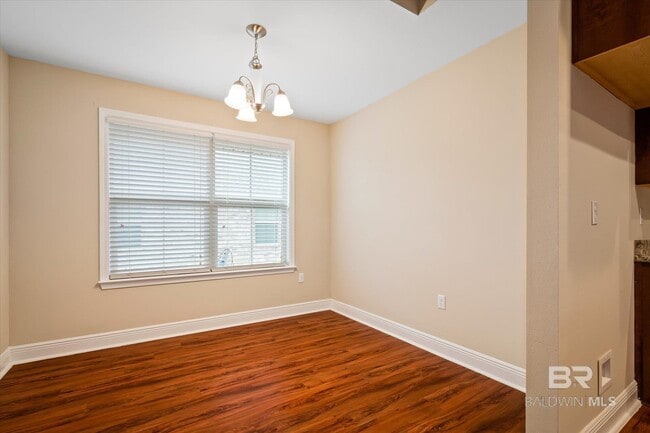 Building Photo - 405 Ellington Ave