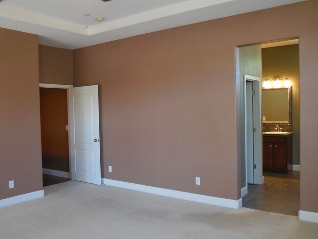 Building Photo - Spacious Single Story Home in Springlake!
