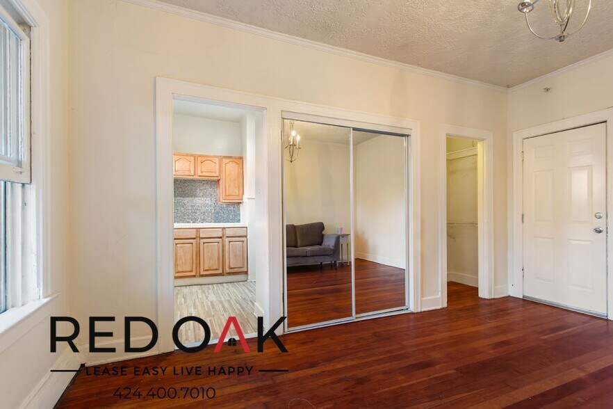 Building Photo - 532 S Coronado St