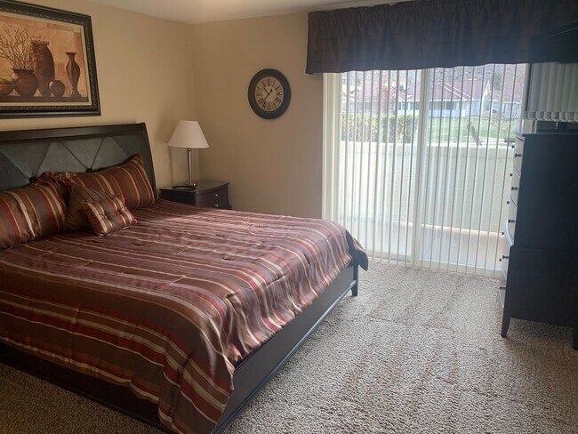 Building Photo - 275 S Valley View Dr