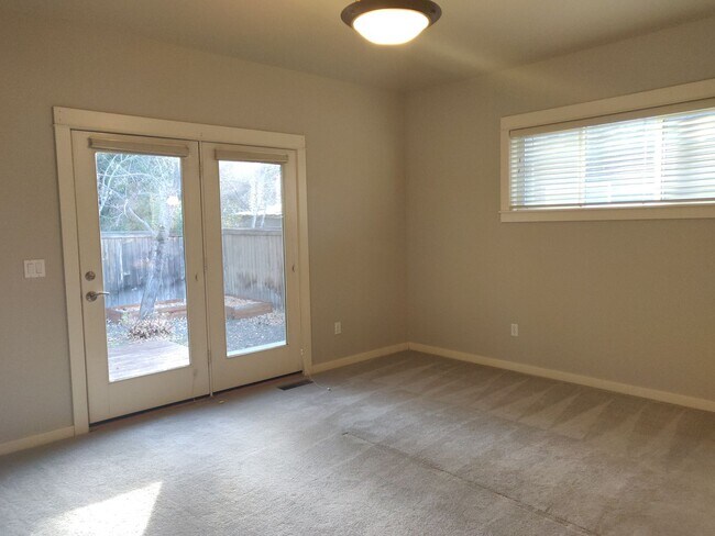 Building Photo - Stunning 4x2 with all bedrooms on the main...