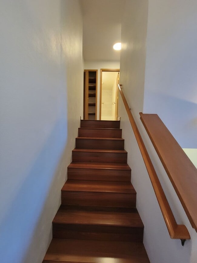 Building Photo - Newer 2 story 1761 sq ft 3 bedroom, 2 1/2 bath home with 2 car garage