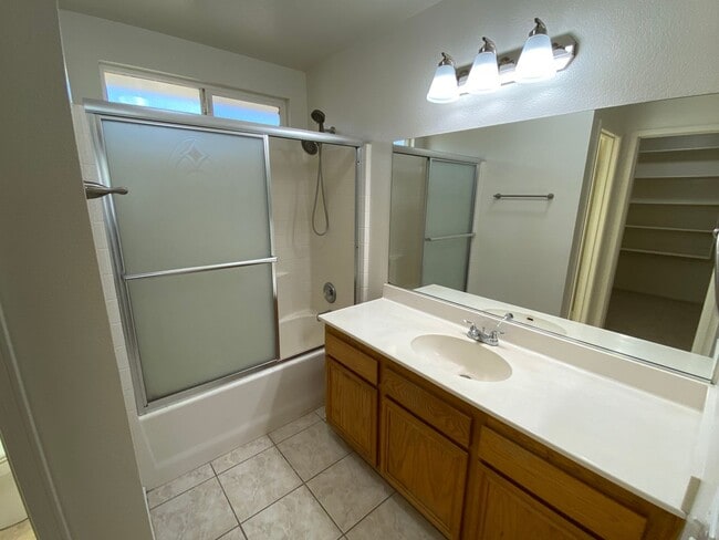 Building Photo - Beautiful 3 Bedrooms in Granite Hills