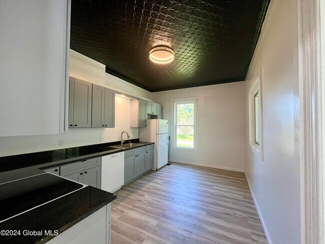 Building Photo - 53 N Park St