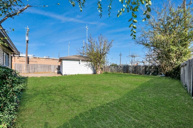 Building Photo - 8011 La Roche Ln