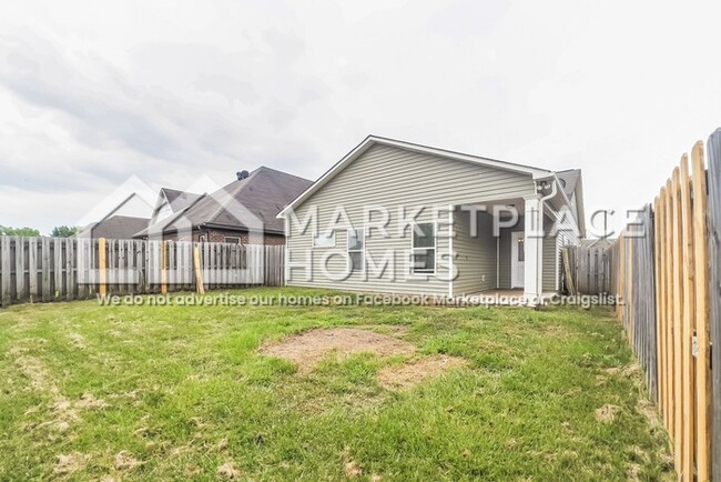 Building Photo - 440 Tree Line Dr