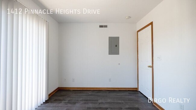 Building Photo - Move in Special! First Month's Rent is Fre...