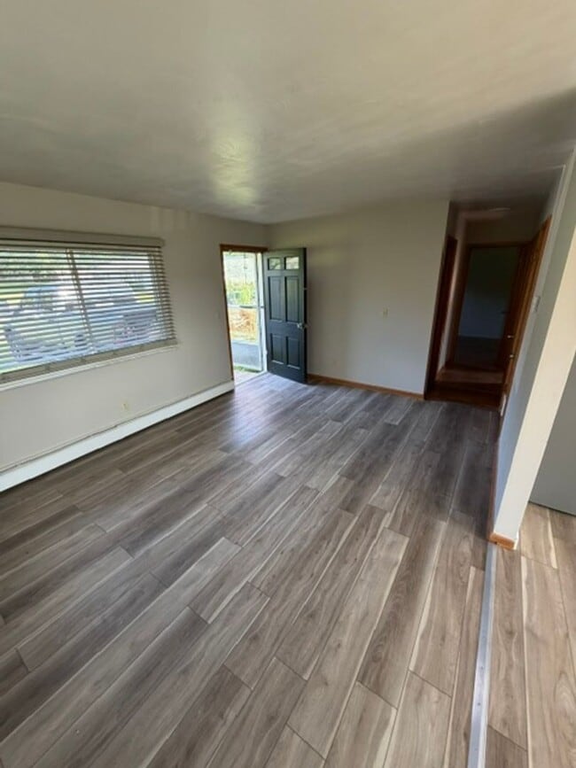 Building Photo - 523 Mishler Rd