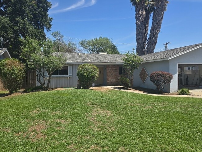 Primary Photo - 240 N Bollinger St
