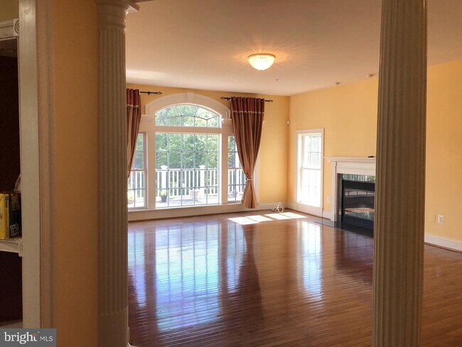 Building Photo - 12303 Greenbriar Branch Dr