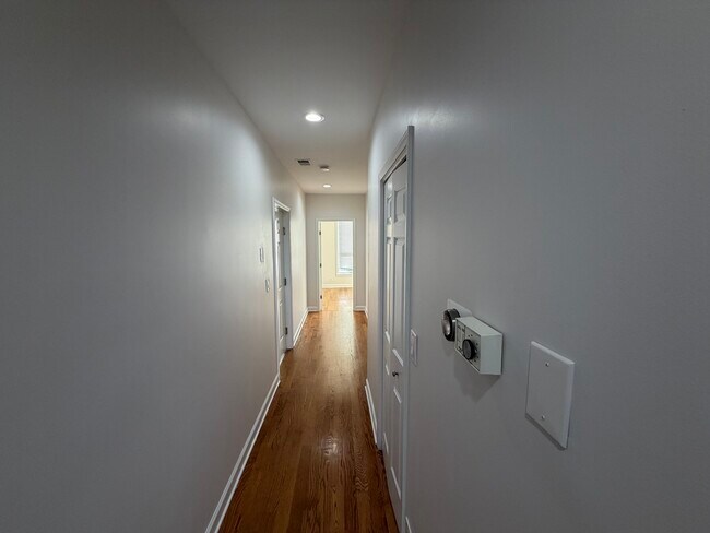 Building Photo - 1347 N Sedgwick St