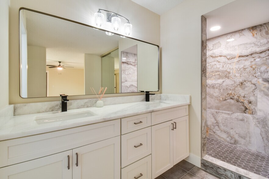 Building Photo - 2309 23rd Ln