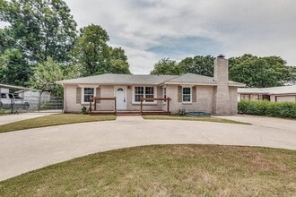 Building Photo - 9628 SE 6th St