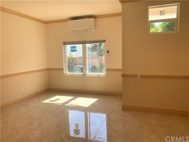 Building Photo - 1005 E Broadway