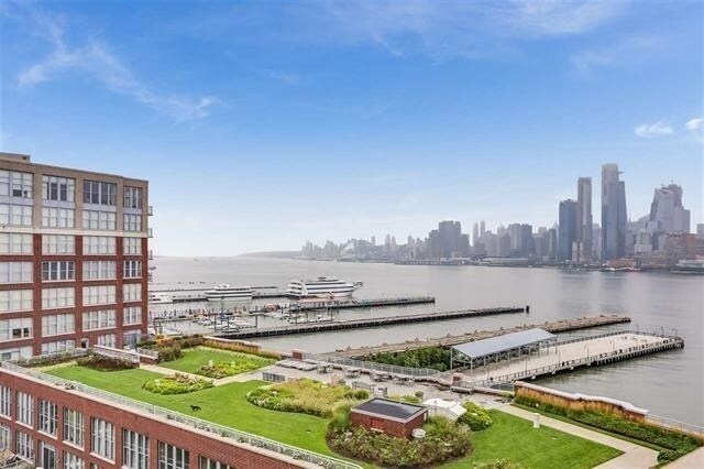 Building Photo - 1125 Maxwell Ln