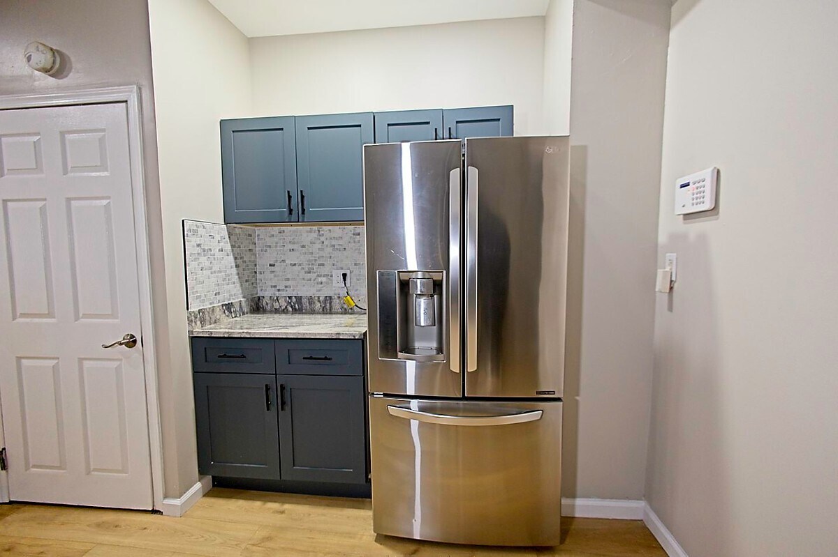 Building Photo - 1961 N Croskey St