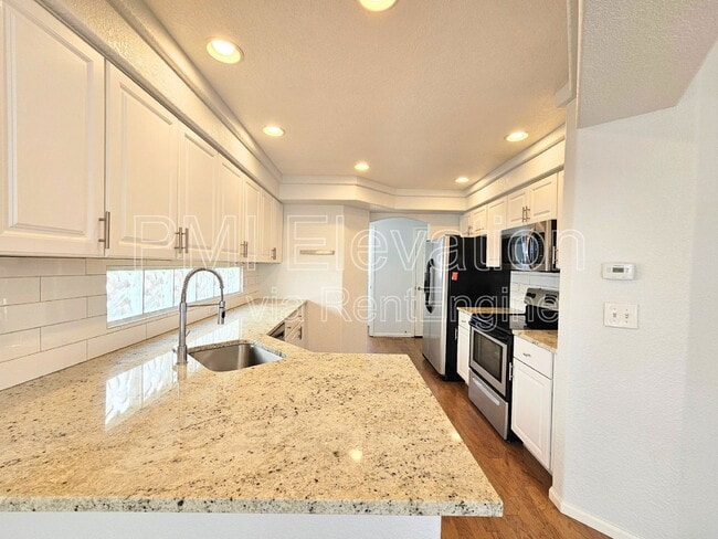 Building Photo - 1390 Braewood Ave