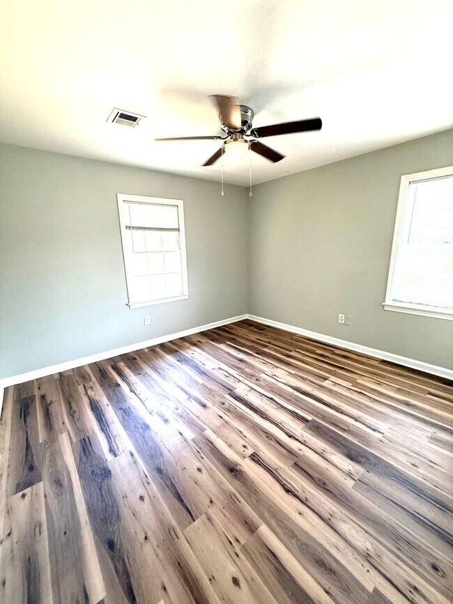 Building Photo - ** 4 bed 2.5 bath located in Edgewood ** Call 334-366-9198 to schedule a self tour