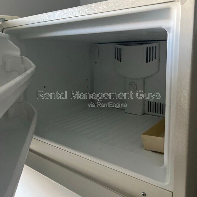 Building Photo - 2110 Fremont Ave N