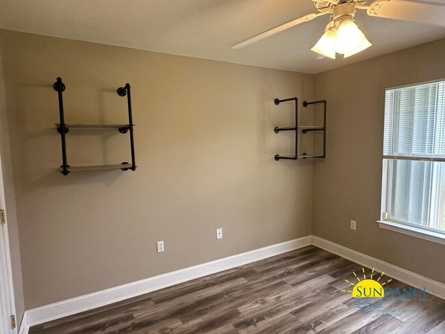 Building Photo - Gorgeous 3 Bedroom Home in Navarre