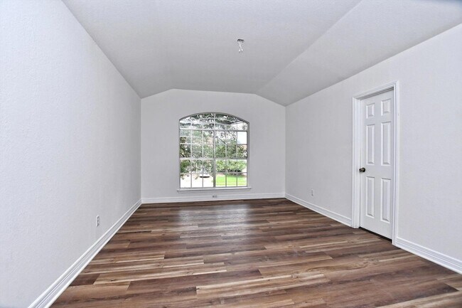 Building Photo - 17607 Klamath Falls Dr