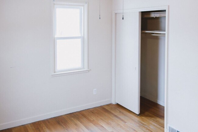 Building Photo - 114 Thompson St