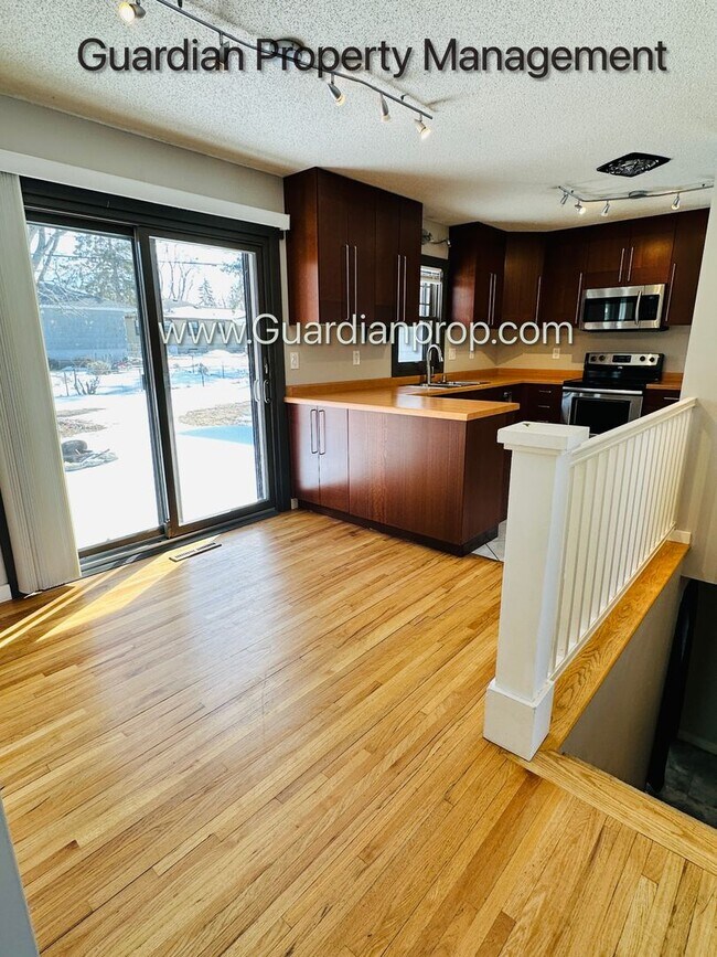 Building Photo - Richfield Single Family Home, Fenced Yard, 2 Car Garage, Dishwasher