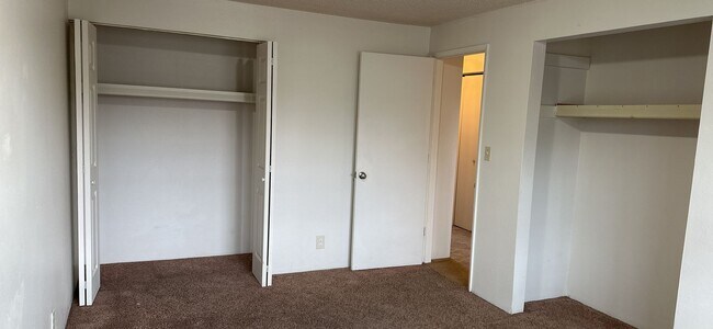 Building Photo - (905) Draper Arms Apartments - 2 Bedroom / 1 Bath