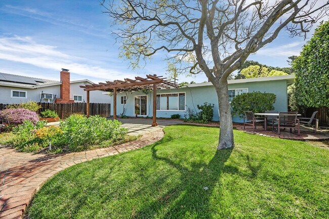 Building Photo - One level home Crockett, magnificent VIEWS
