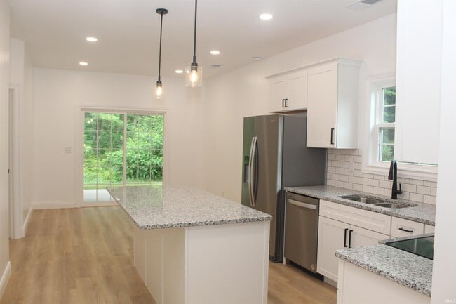 Building Photo - 1222 Esther Hills Lane