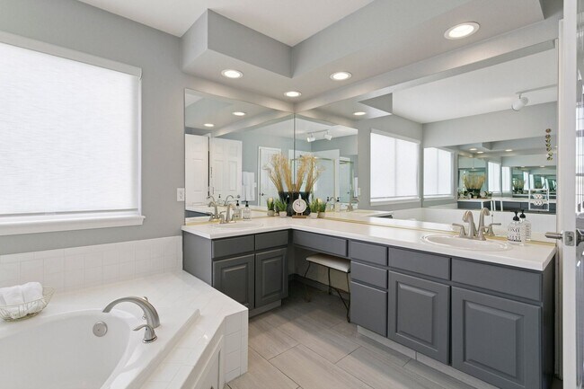 Building Photo - 15510 Jessie Dr
