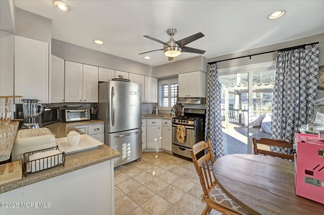 Building Photo - 515 Stone Harbor Ave