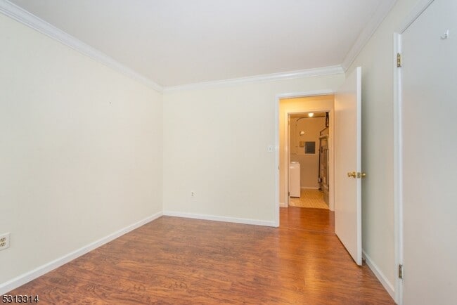 Building Photo - 603 Porter Way W