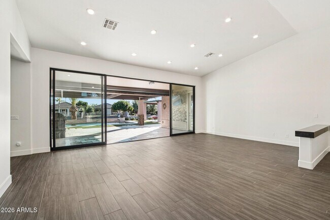 Building Photo - 6991 W Firebird Dr