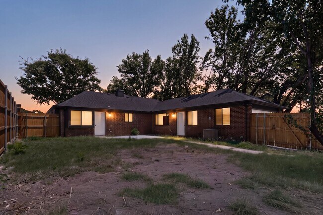 Building Photo - 3701 University Dr
