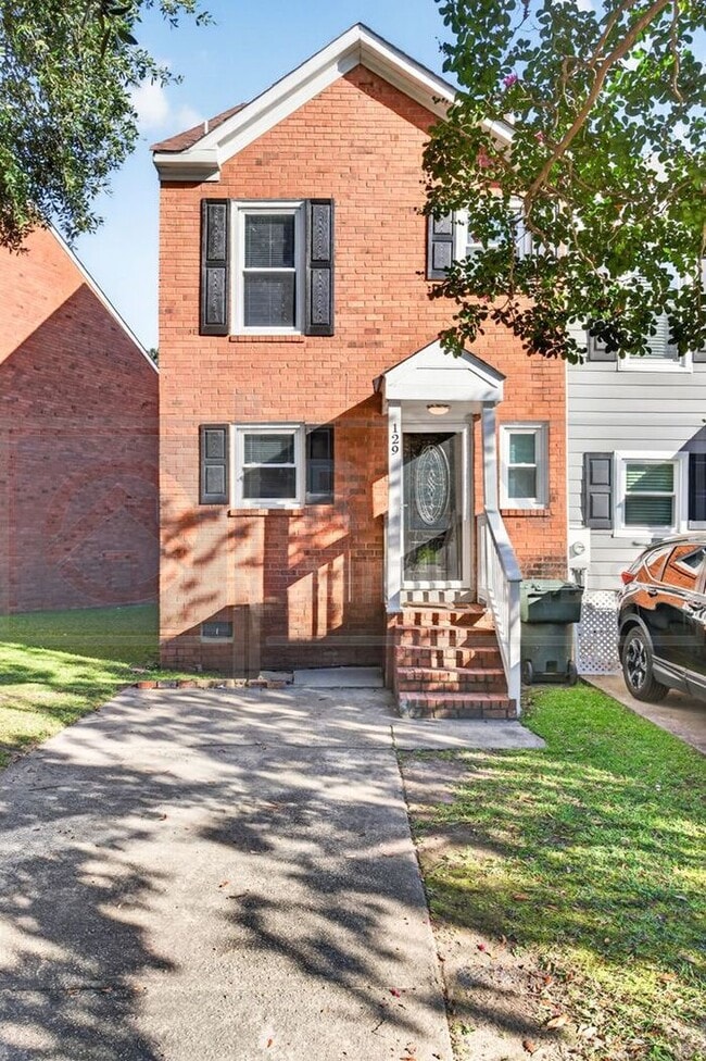Building Photo - Beautiful Condo Available