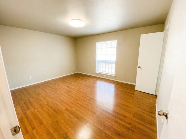 Building Photo - 12888 Montfort Dr