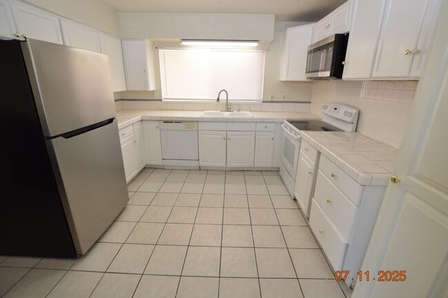 Building Photo - 356 E Desert Inn Rd
