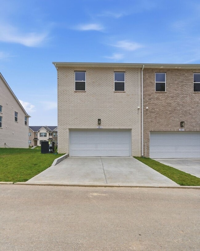 Building Photo - Brand New Mount Juliet Townhome