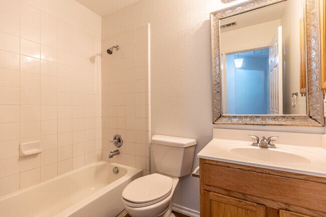 Building Photo - 2476 Medina Dr