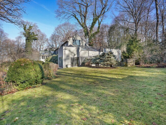 Building Photo - 8 Bayberry Ridge Rd