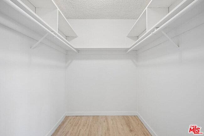 Building Photo - 7540 Hampton Ave