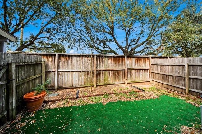 Building Photo - 8106 Montague Manor Ln