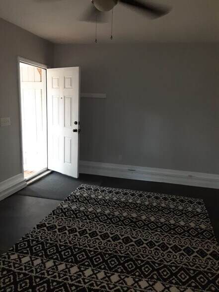 Building Photo - 5501 Bow Hill Dr