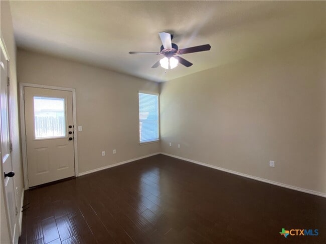 Building Photo - 688 Creekside Cir