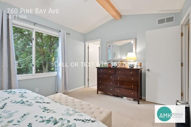 Building Photo - 760 Pine Bay Dr